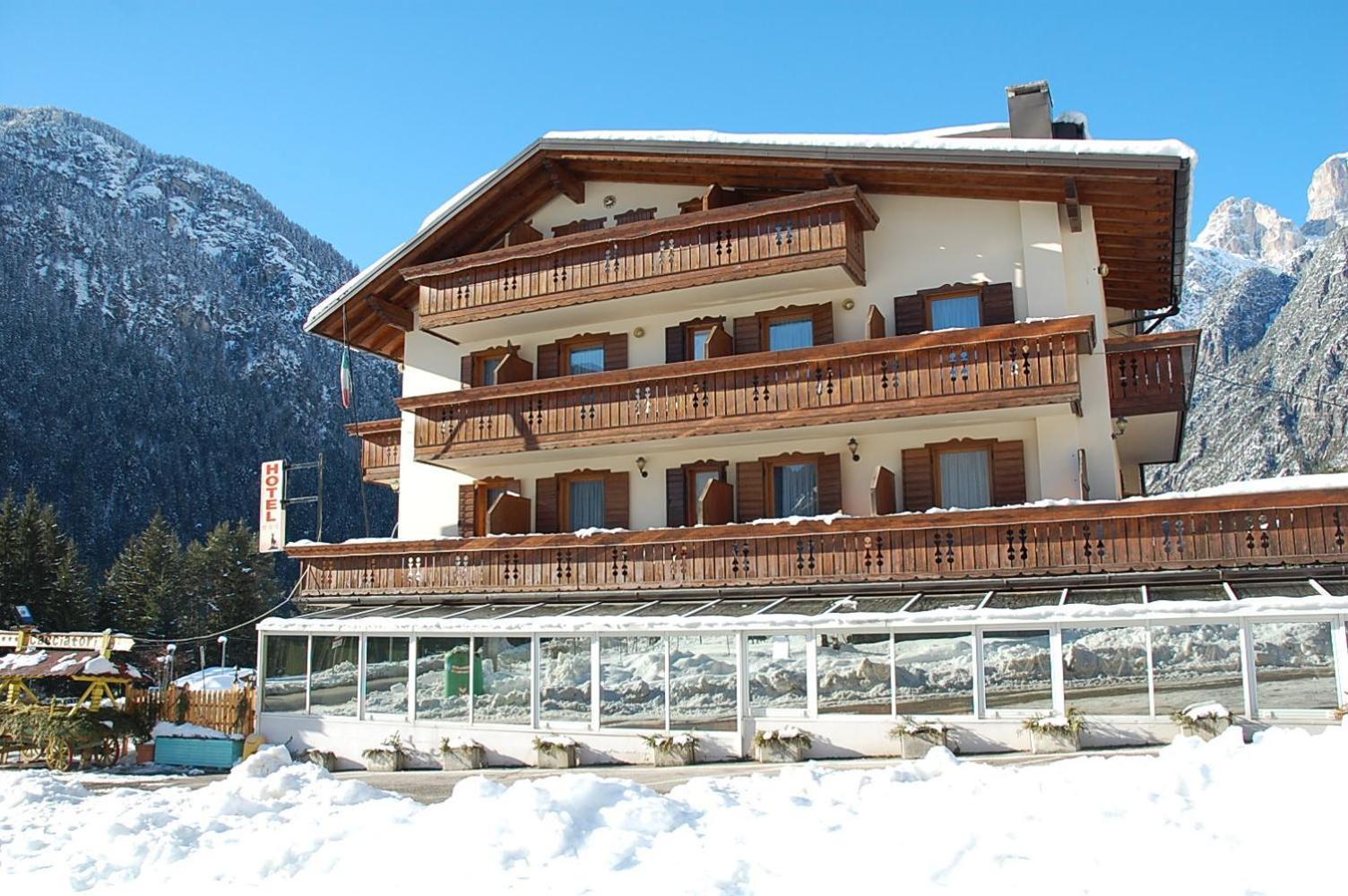 Albergo Ristorante Cacciatori Auronzo di Cadore Exterior foto